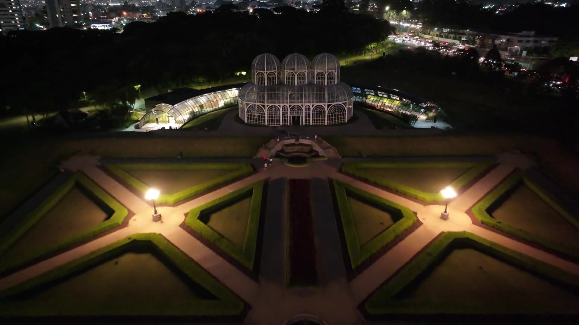 Vista aérea noturna de Curitiba