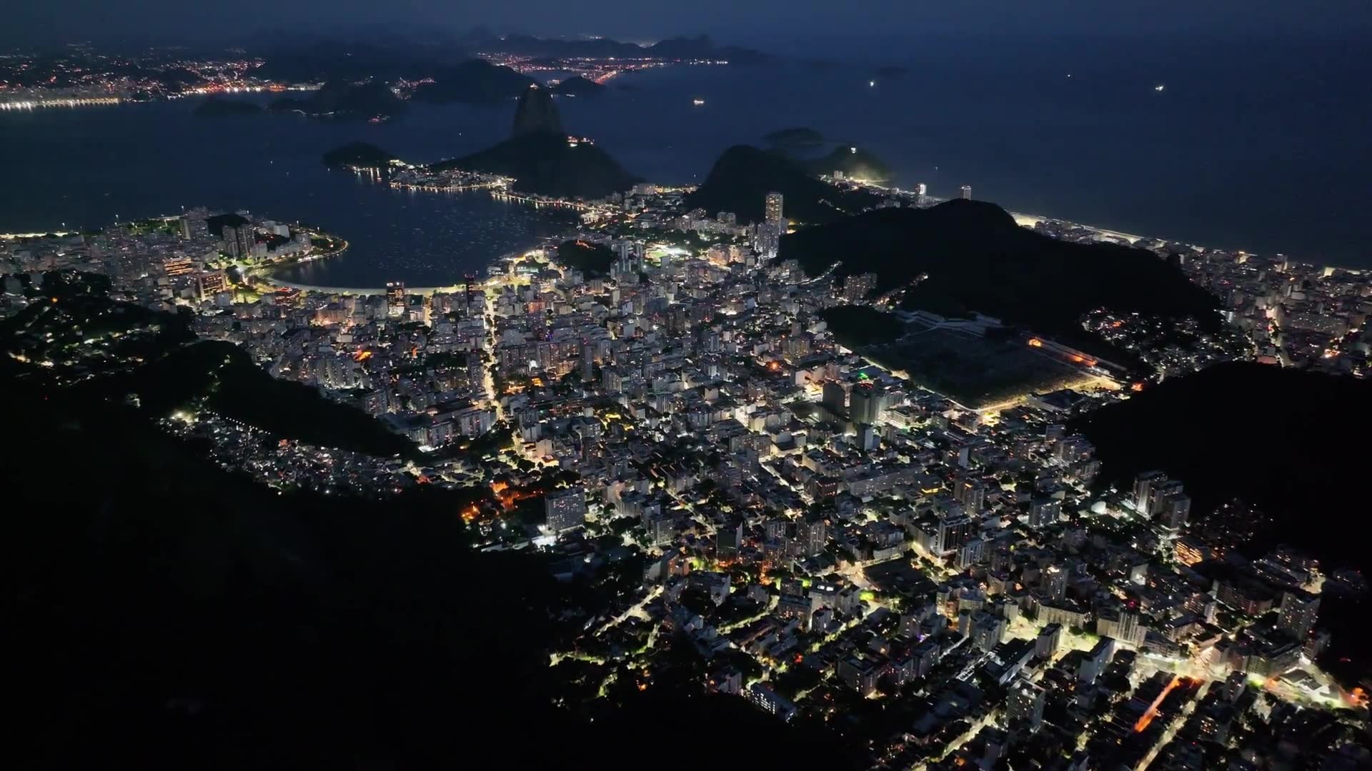 Vista aérea do Rio de Janeiro ao entardecer